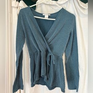 Long sleeve front tie shirt size M